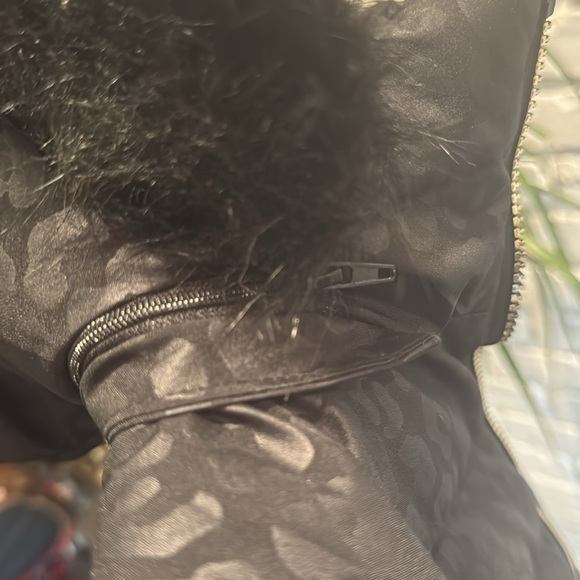 Michael Kors Black Quilted Women's Vest - Picture 8 of 11